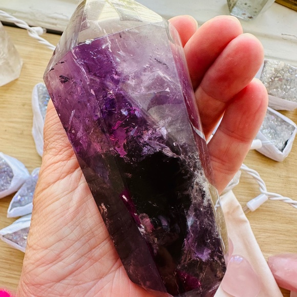 Amethyst Crystal Vogel. Large. Grade AAA - Picture 1 of 9